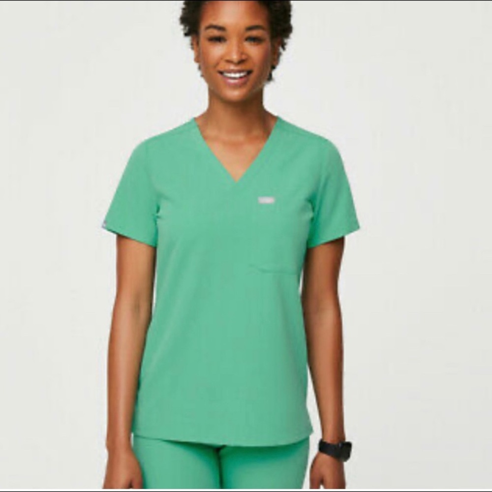 Figs Catarina One Pocket Scrub Top/ Surgical Green